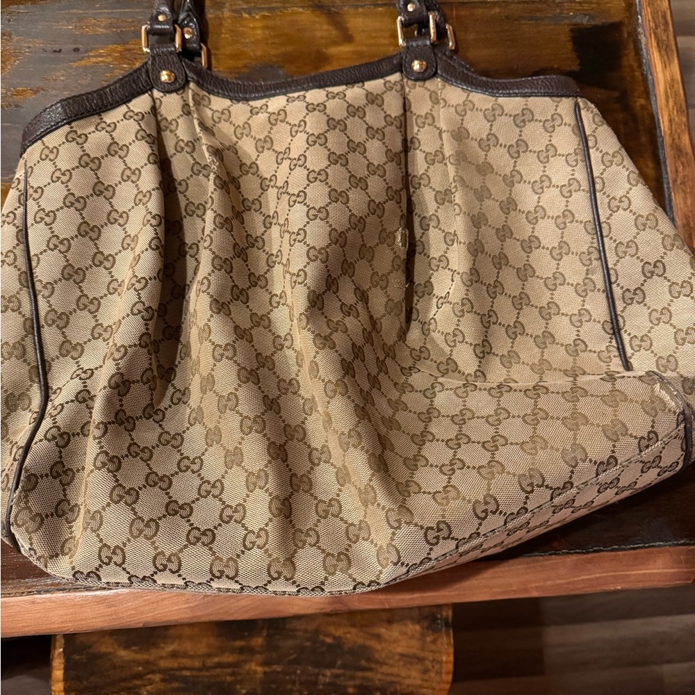 Gucci bag, large and great shape with little wear.